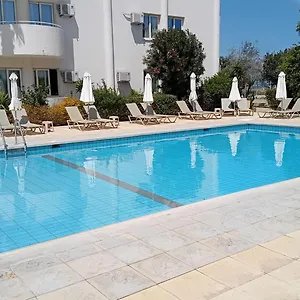 https://mandalena-hotel-apartments.protaras-cy-hotels.com